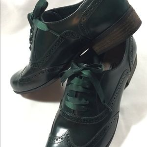 Clark 9.5 M hunter green wing tips